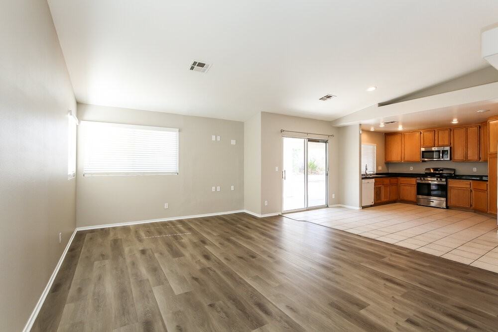 5439 Coleman St - Photo 6 of 16