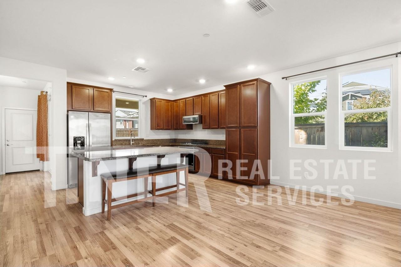 2991 Melo Pearl St - Photo 2 of 39