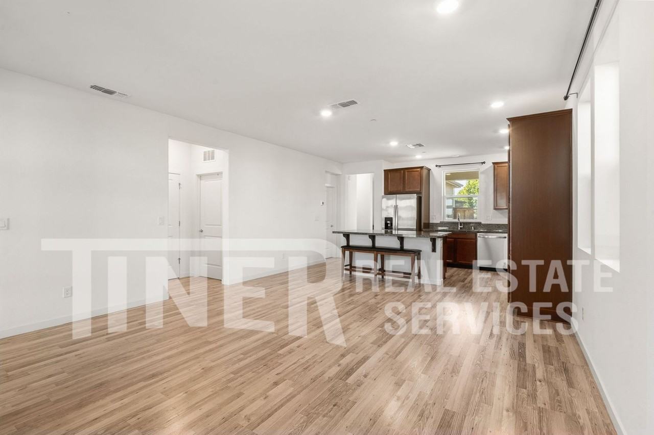 2991 Melo Pearl St - Photo 3 of 39