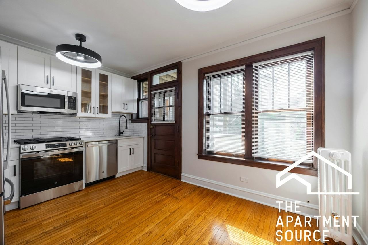 3126 North Spaulding Avenue, Unit 2 - Photo 2 of 10