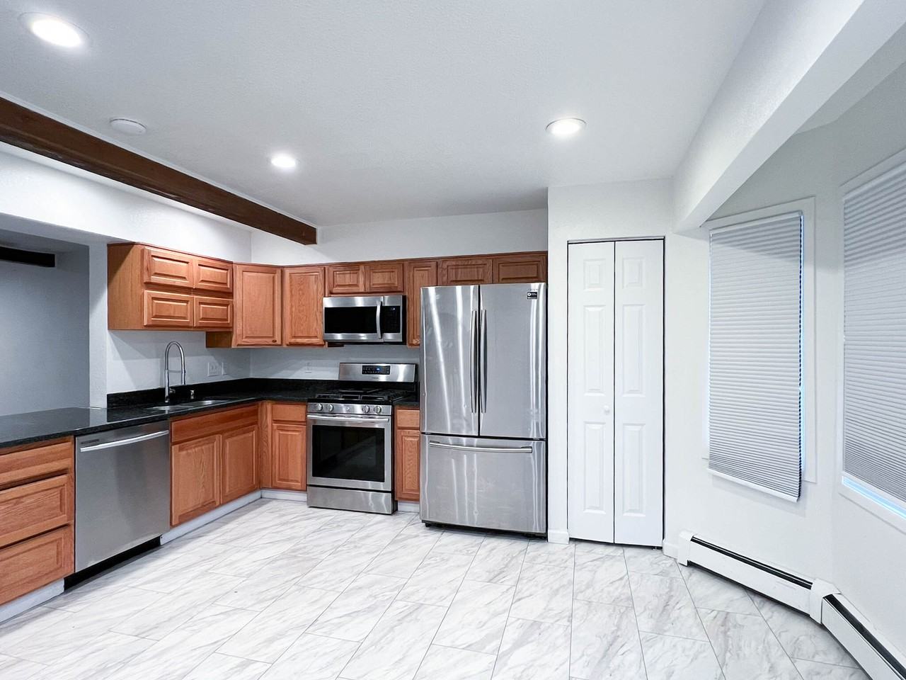6627 Zurich Street - Photo 3 of 32