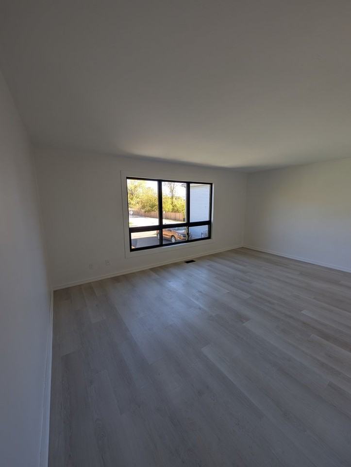 171 Huron St - Photo 3 of 9