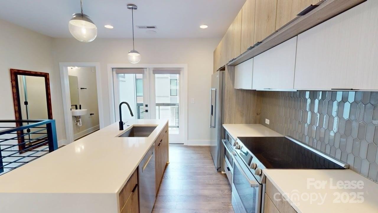 1211 Minter Pl - Photo 4 of 44