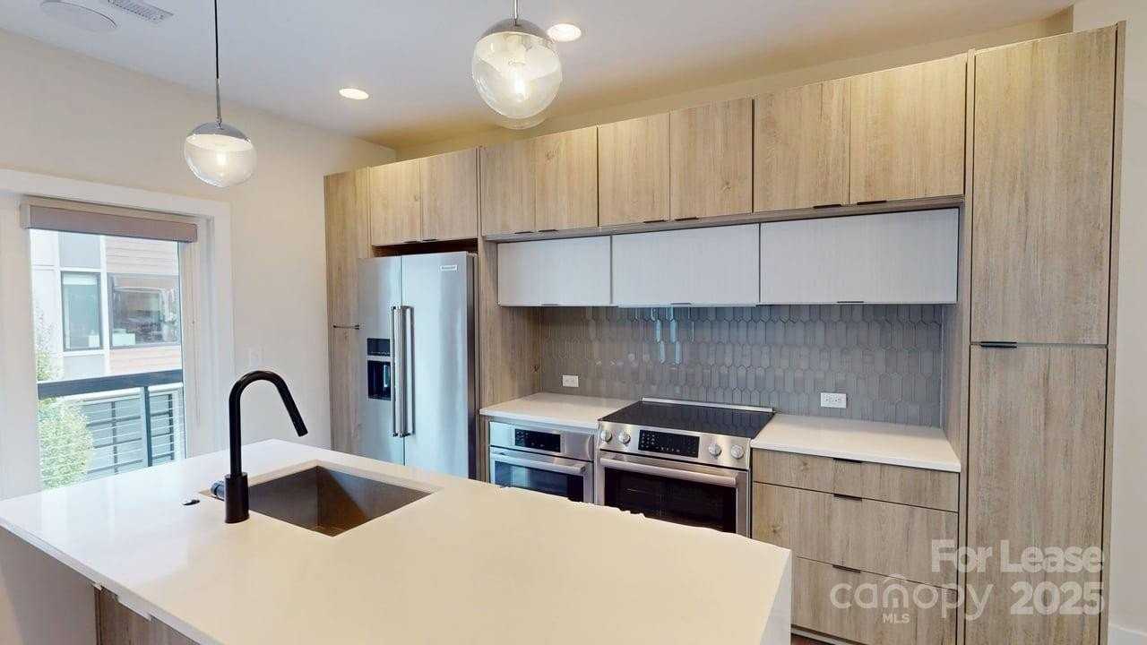 1211 Minter Pl - Photo 5 of 44