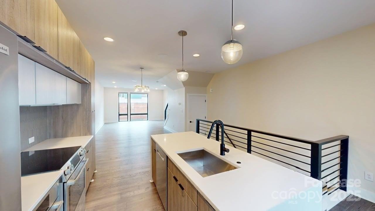 1211 Minter Pl - Photo 6 of 44