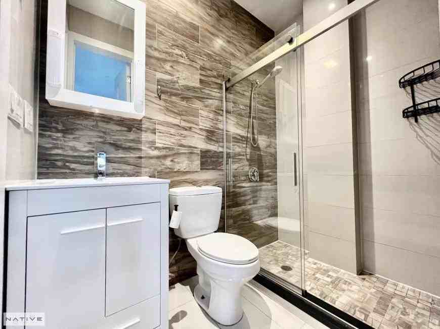 195 Greenpoint Avenue - Photo 5 of 10