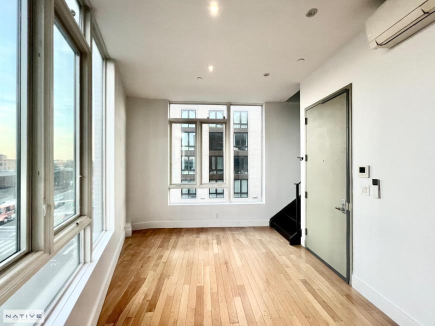 195 Greenpoint Avenue - Photo 6 of 10