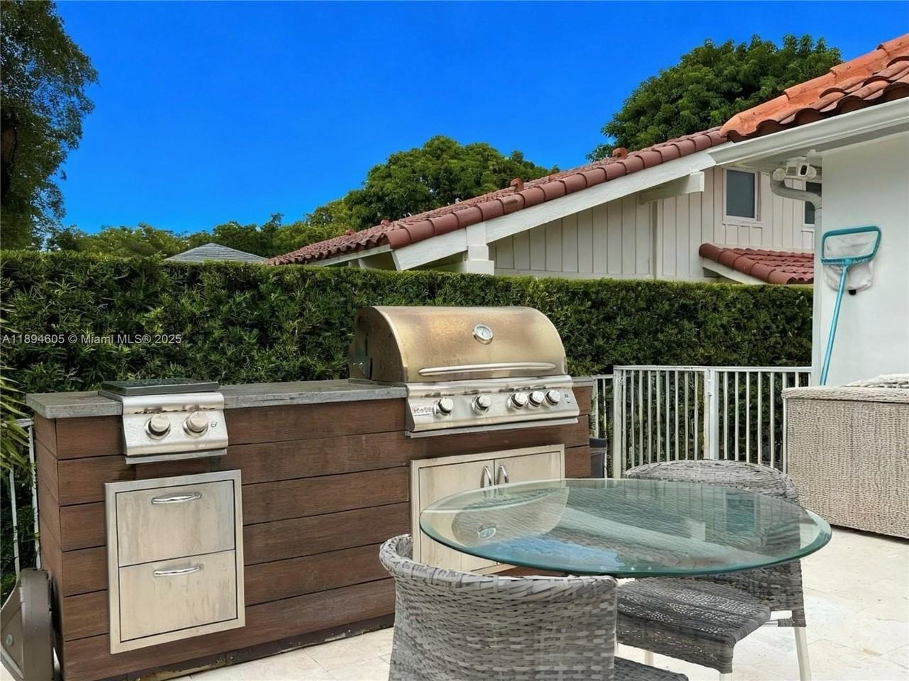 4934 Nw 94th Doral Pl - Photo 4 of 31