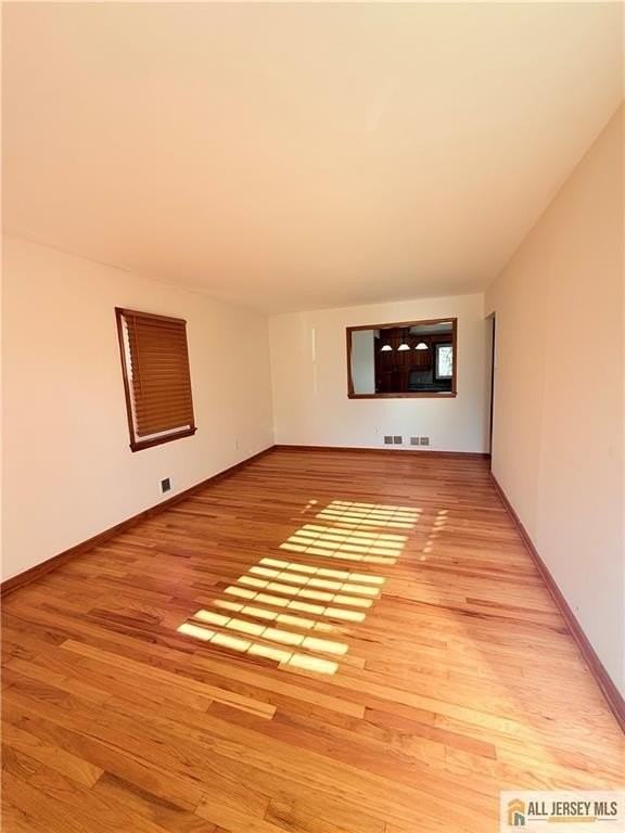 10 Hamilton Ave - Photo 3 of 10