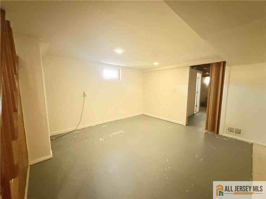 10 Hamilton Ave - Photo 7 of 10