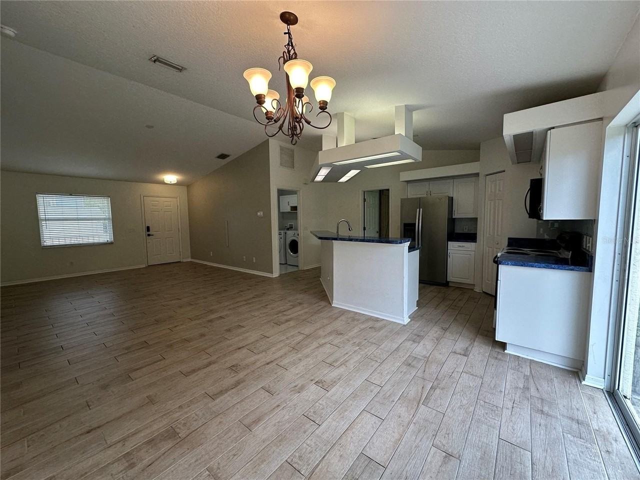 4915 Barcelona Ave - Photo 3 of 27