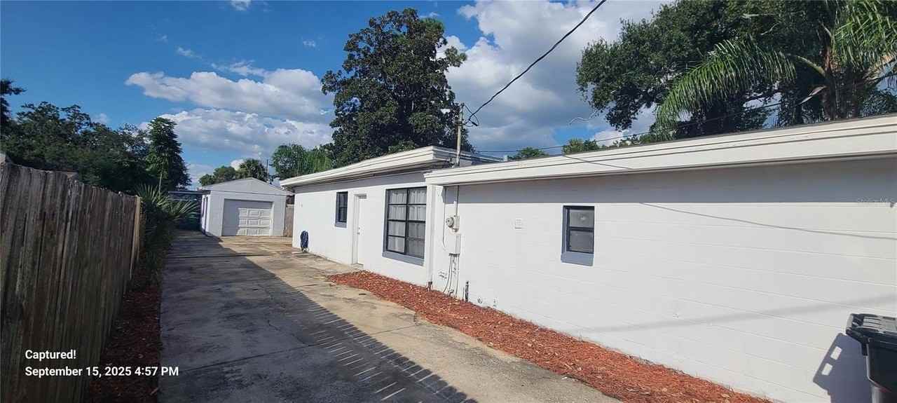 2027 Bentley Street - Photo 3 of 32