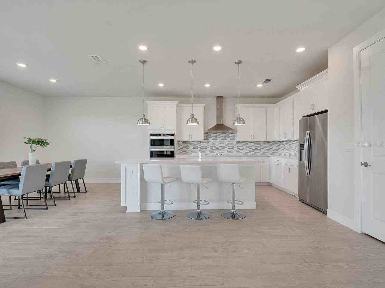 4532 Gliding Wave St - Photo 6 of 35