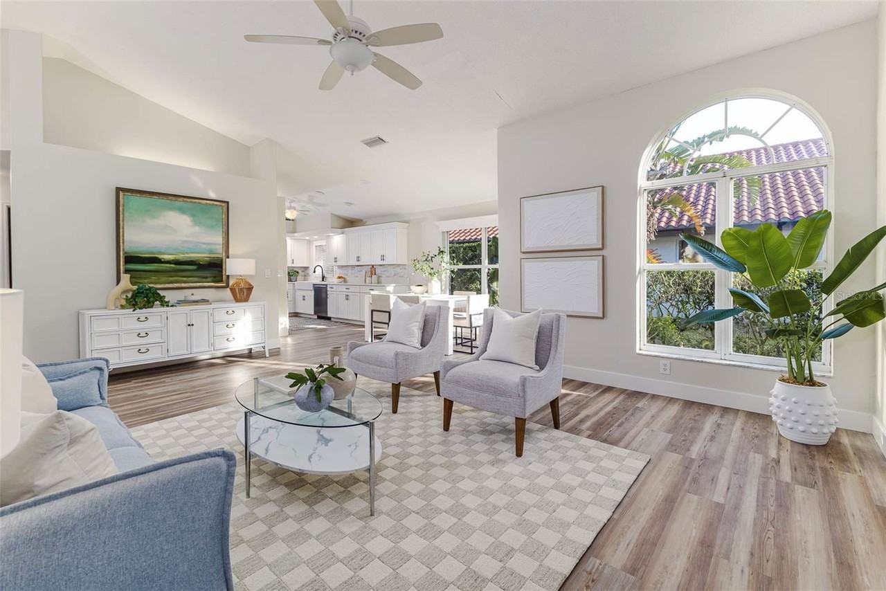 956 Harbor Town Dr - Photo 2 of 8