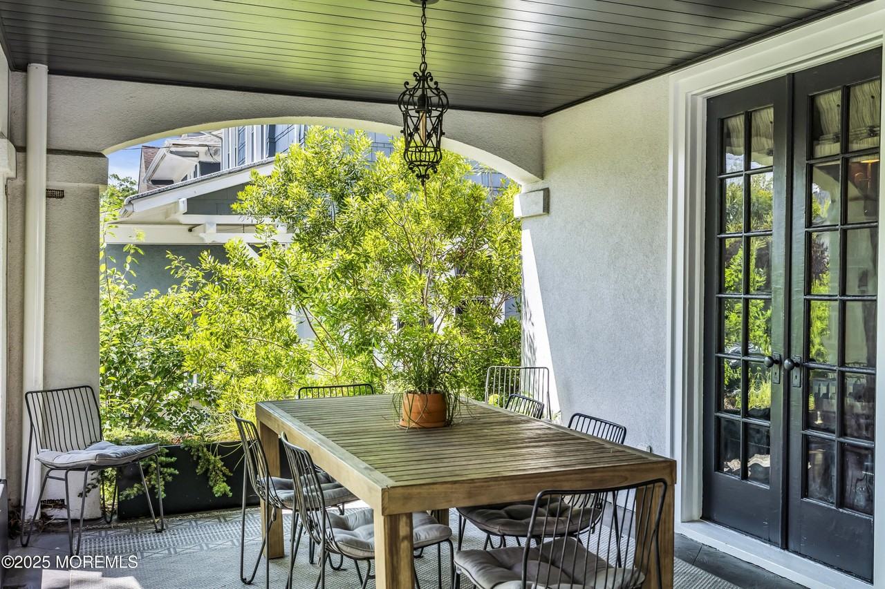 703 7th Ave - Photo 3 of 47