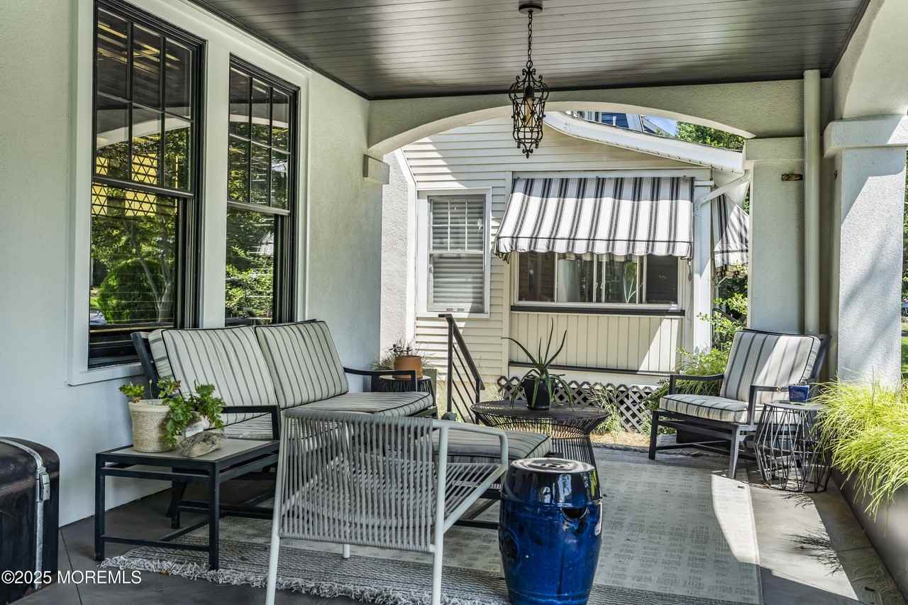 703 7th Ave - Photo 5 of 47