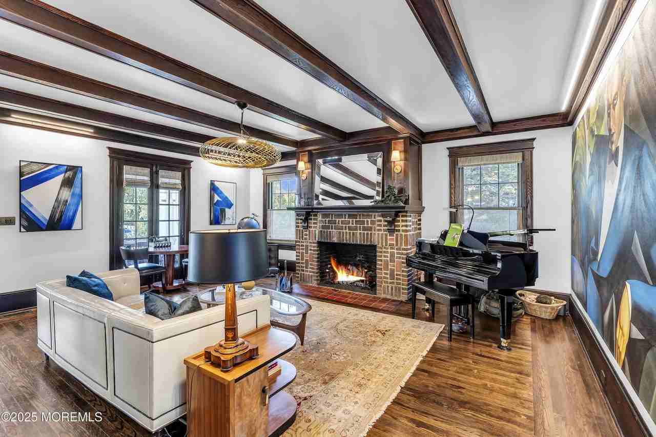 703 7th Ave - Photo 6 of 47