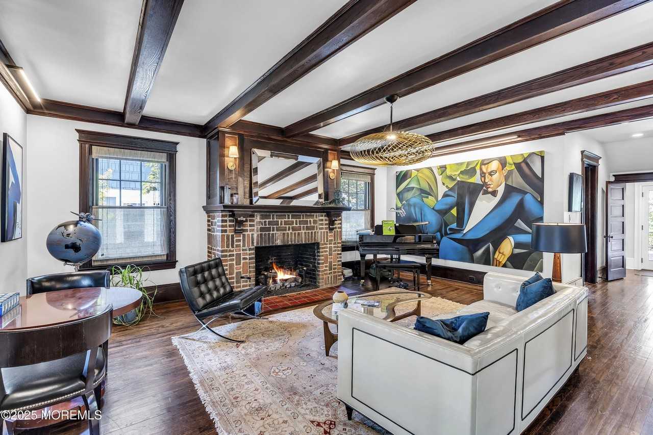 703 7th Ave - Photo 7 of 47