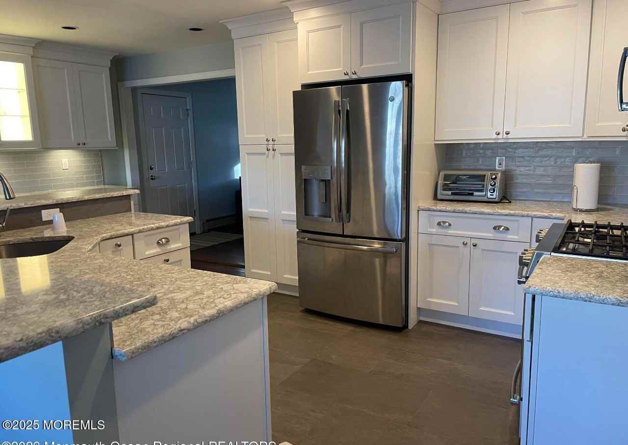 1202 Lawrence Avenue - Photo 2 of 18