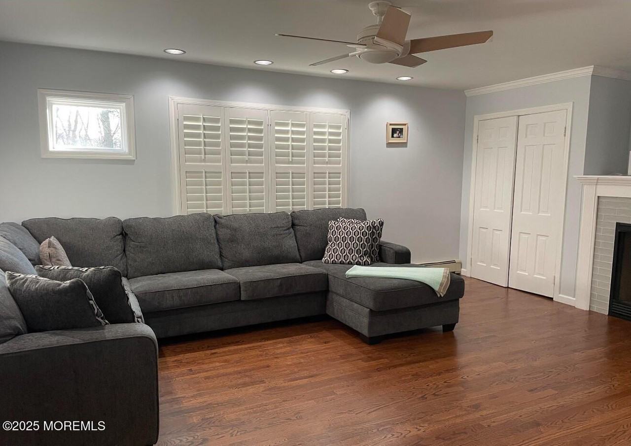 1202 Lawrence Avenue - Photo 6 of 18