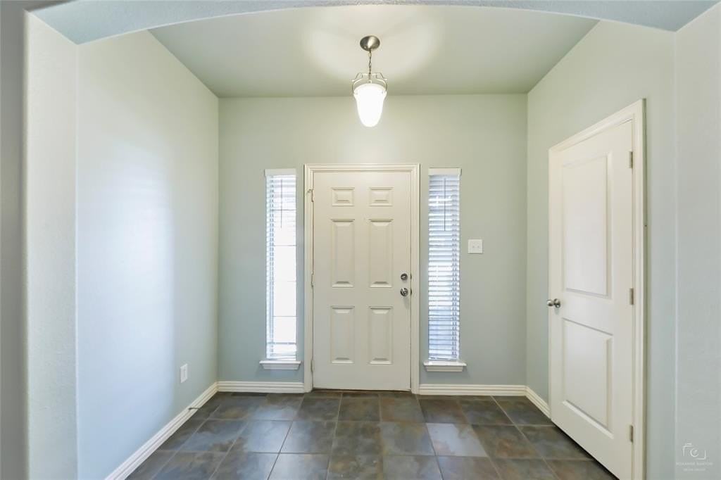 6601 Pine Hills Ln - Photo 3 of 23