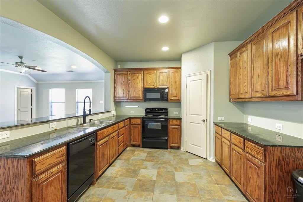 6601 Pine Hills Ln - Photo 5 of 23