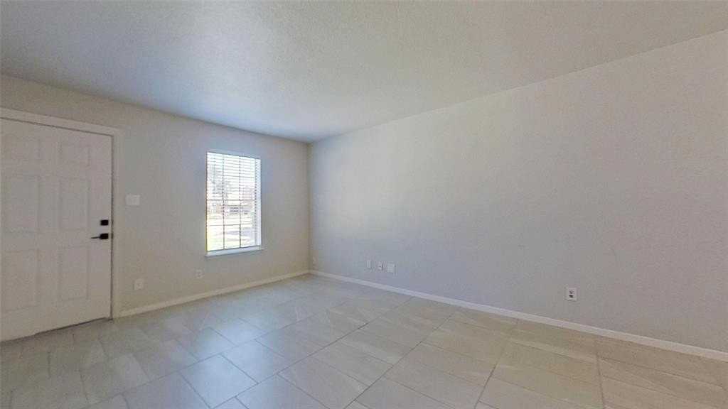 502 Norwood Cir W - Photo 3 of 11