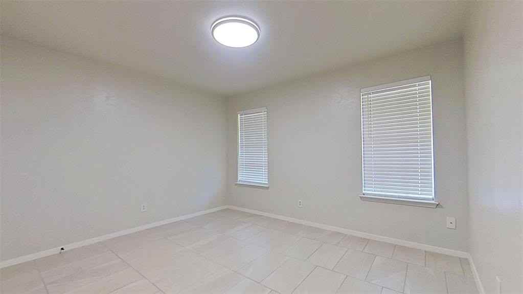 502 Norwood Cir W - Photo 7 of 11