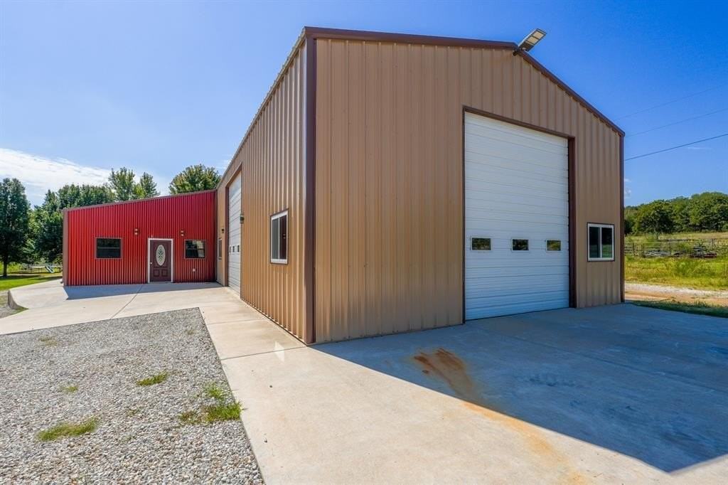 352247 E 1040 - Photo 2 of 23