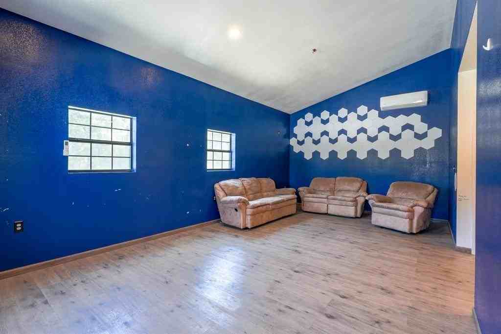 352247 E 1040 - Photo 4 of 23