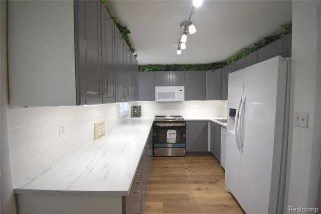 9663 Winston Rd - Photo 4 of 20