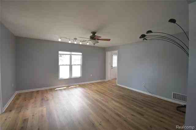 9663 Winston Rd - Photo 7 of 20