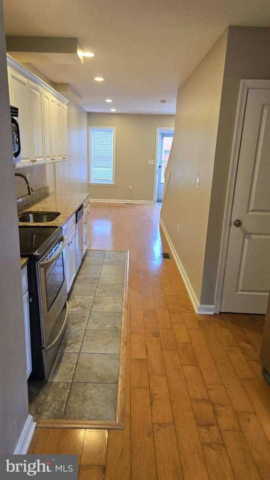 638 Wyeth St - Photo 2 of 14