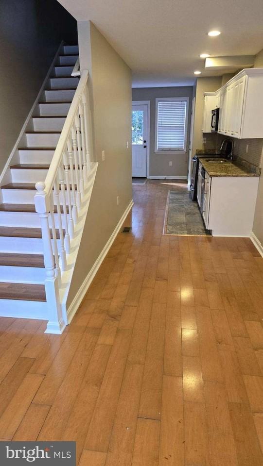 638 Wyeth St - Photo 3 of 14