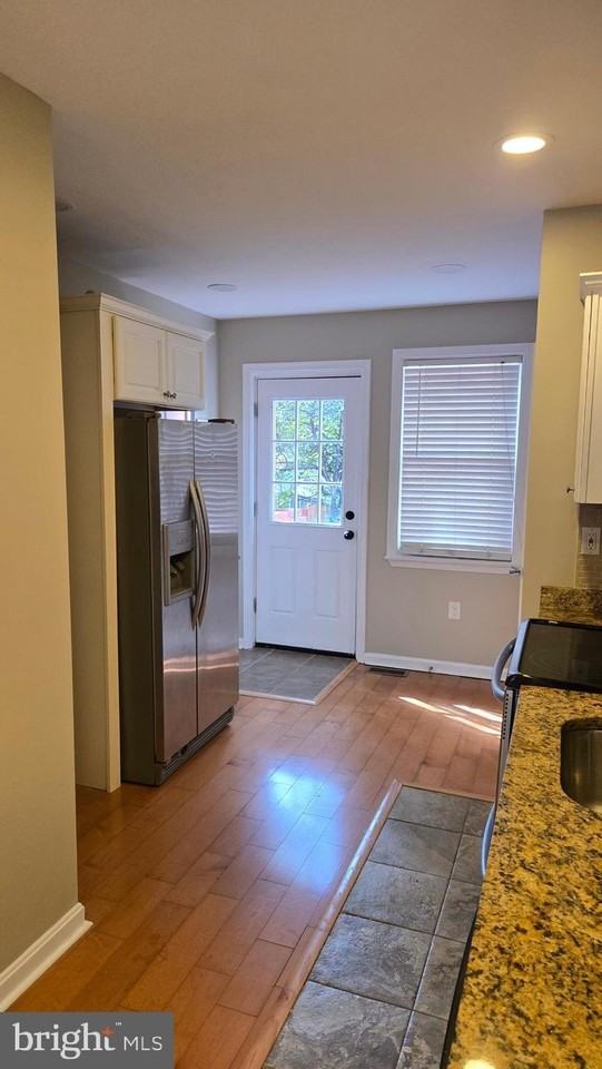 638 Wyeth St - Photo 4 of 14