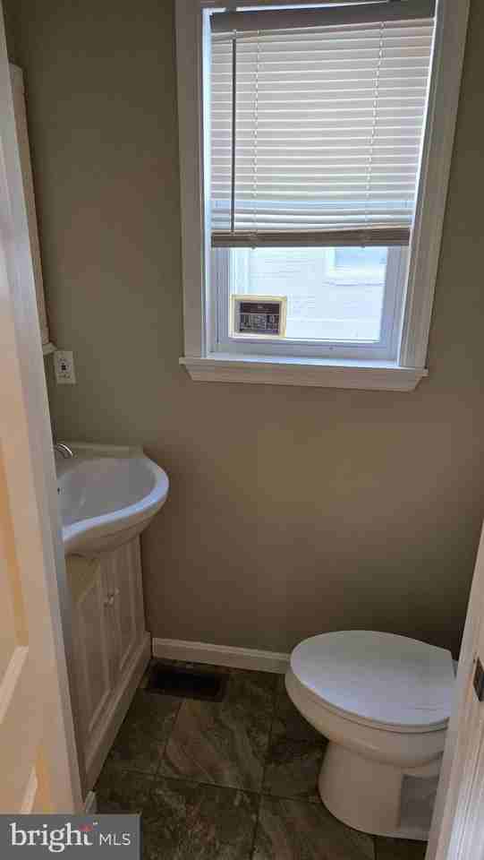 638 Wyeth St - Photo 5 of 14