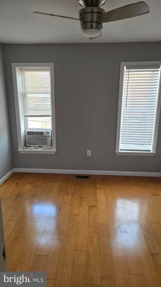 638 Wyeth St - Photo 6 of 14