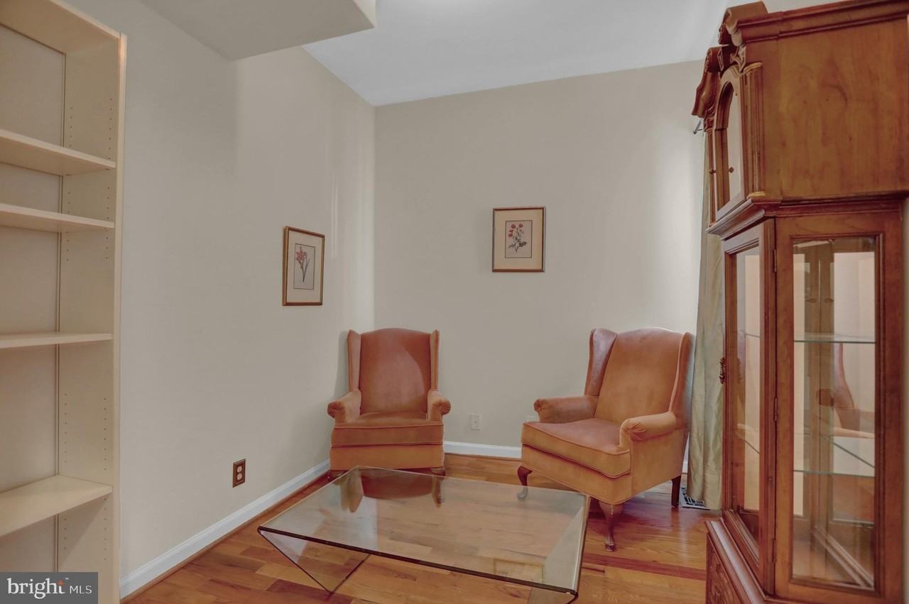 2308 E Fairmount Ave - Photo 6 of 40