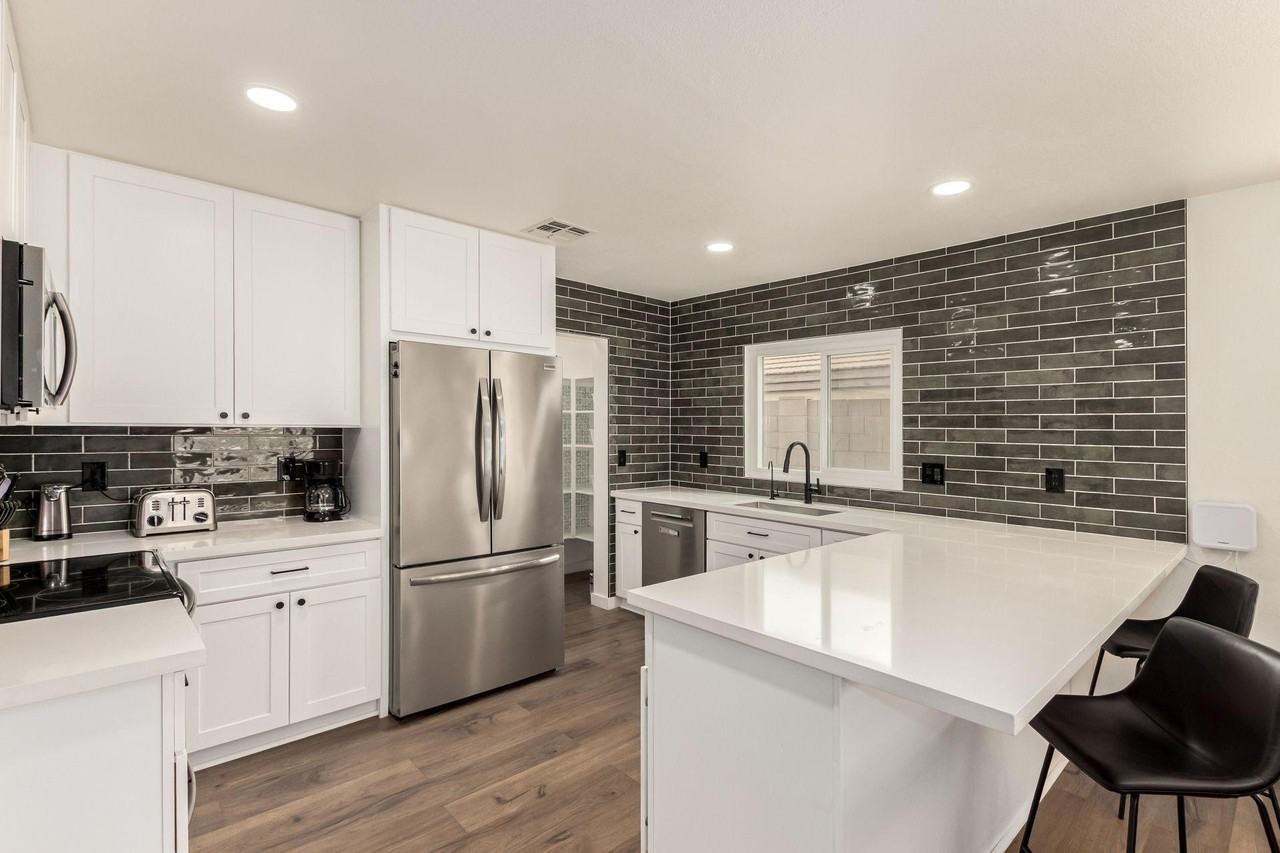 E El Moro Cir - Photo 2 of 9