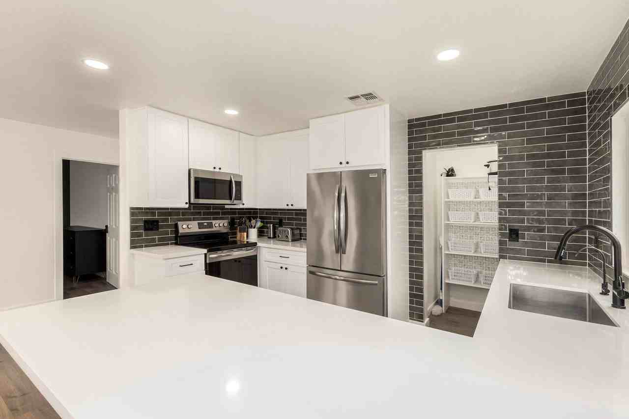 E El Moro Cir - Photo 3 of 9