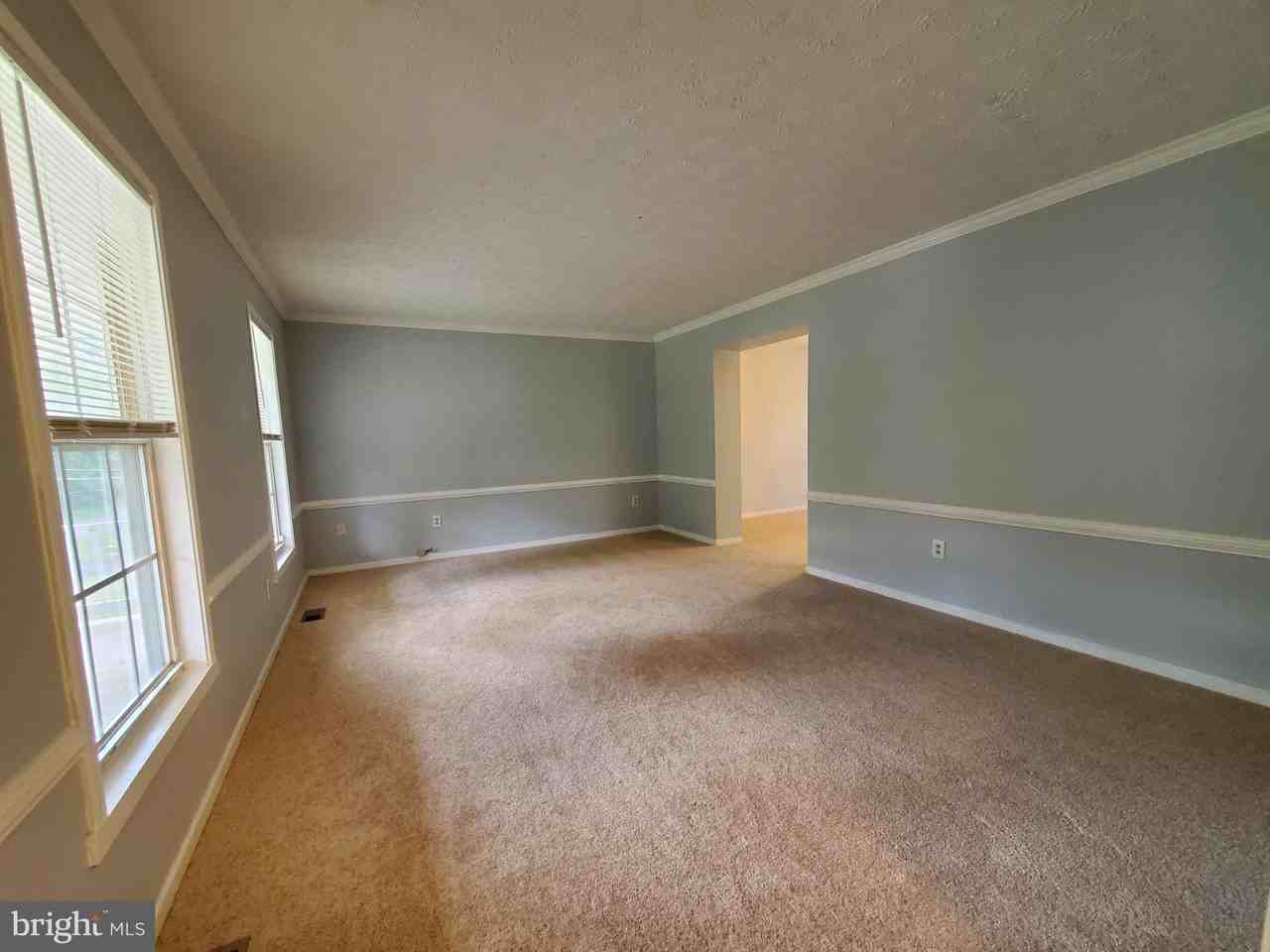 5710 Lincoln Ave - Photo 4 of 50