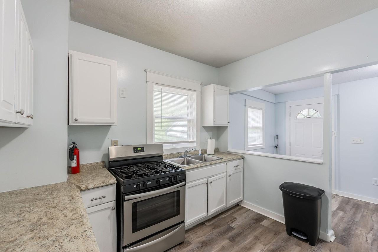 Agnes Ave - Photo 2 of 4