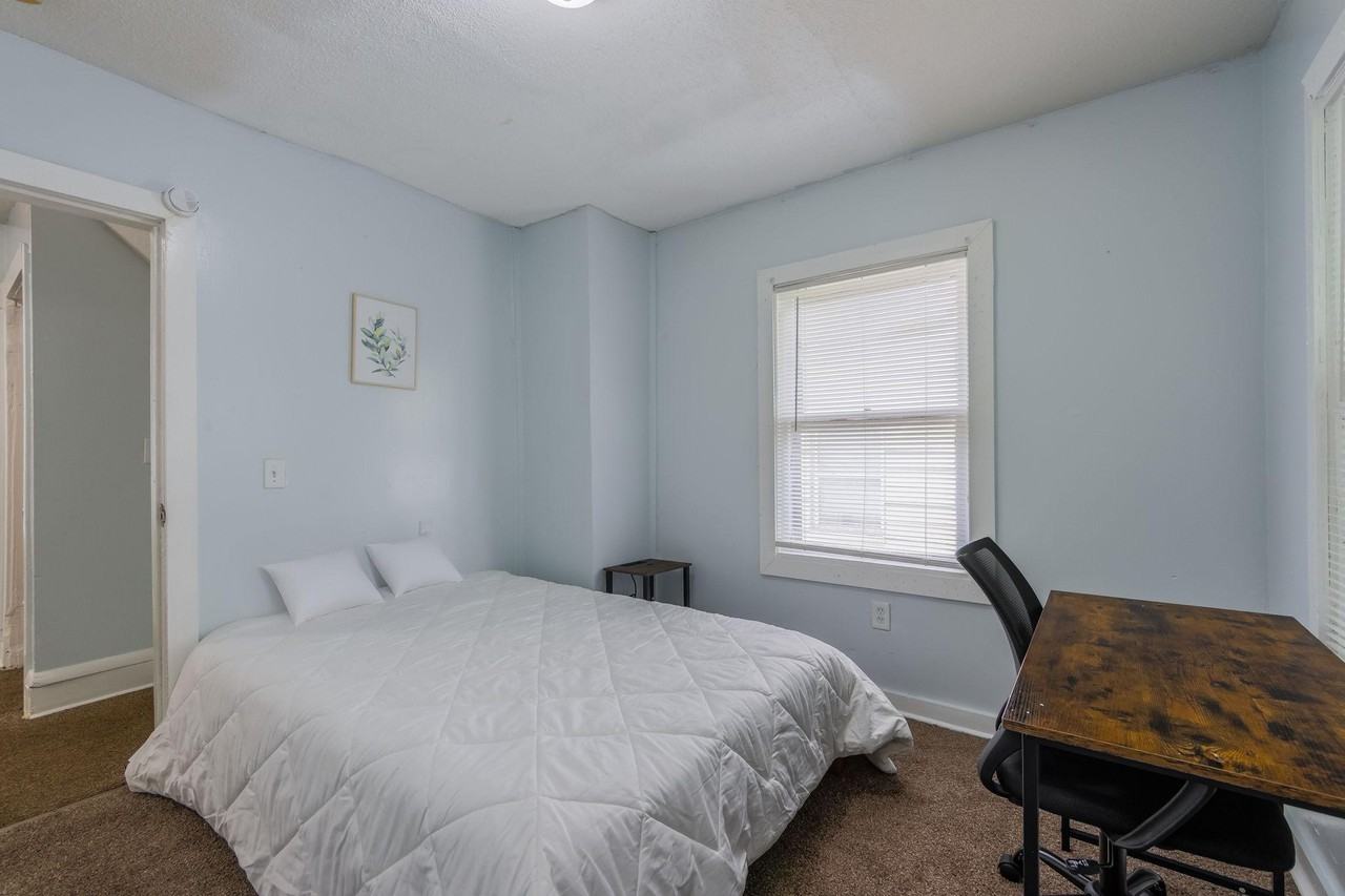 Agnes Ave - Photo 3 of 4