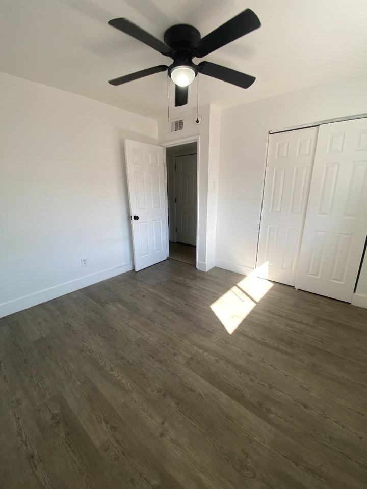 815 W Courtois St #D - Photo 5 of 7