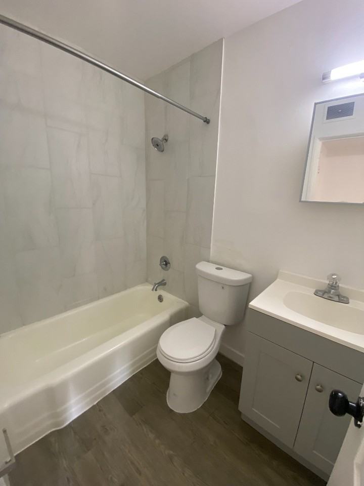 815 W Courtois St #D - Photo 7 of 7