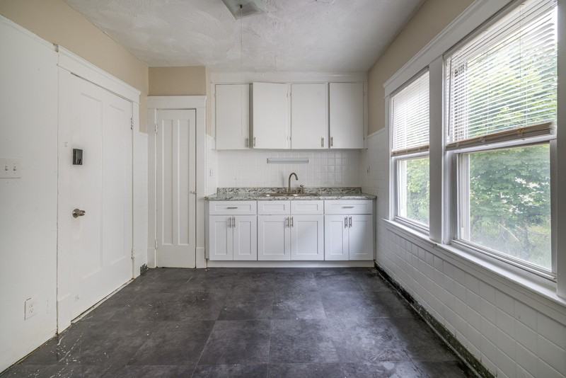 12401 Parkhill Ave #UP - Photo 6 of 11