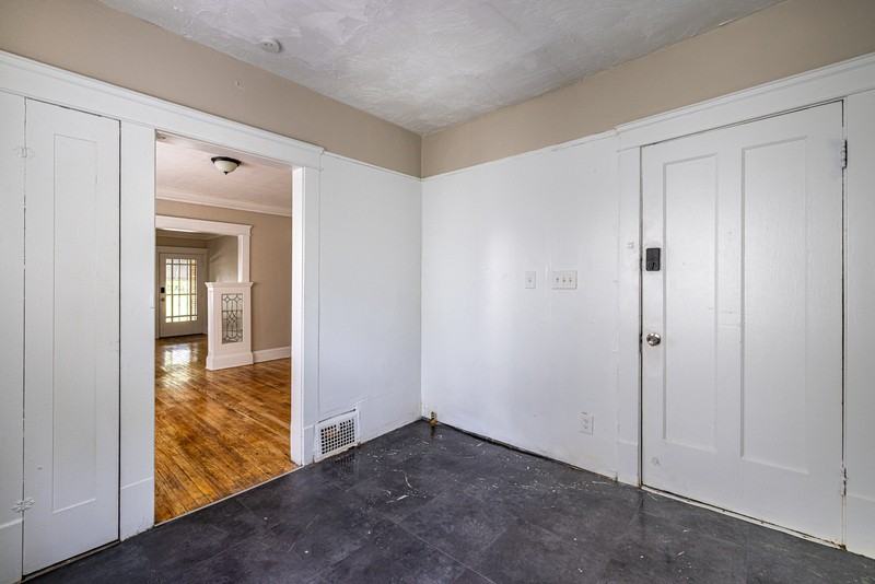 12401 Parkhill Ave #UP - Photo 7 of 11