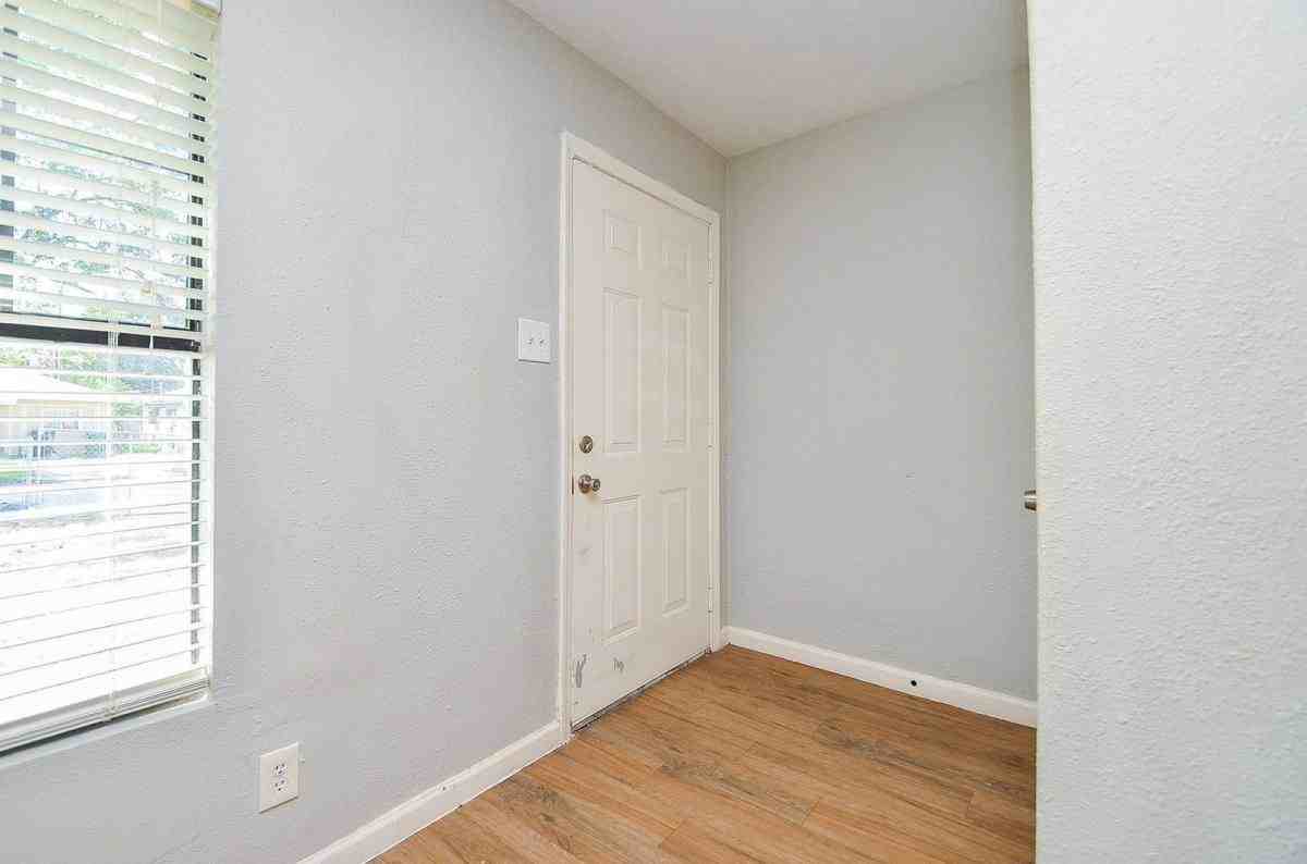 5405 Southlea St - Photo 3 of 10
