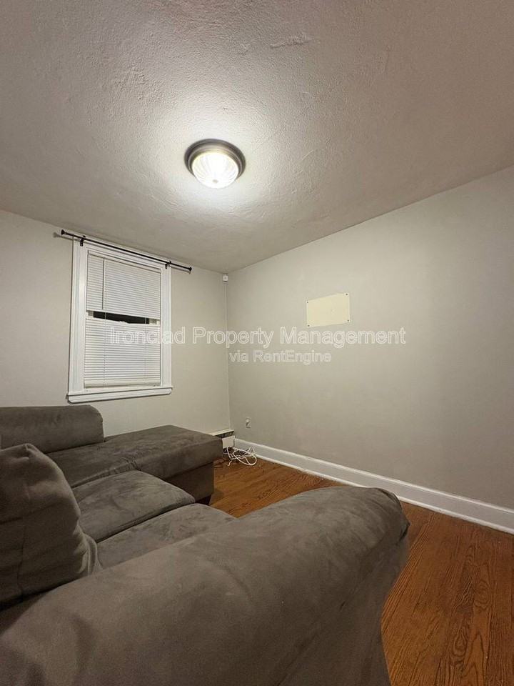 1136 Main St - Photo 2 of 10