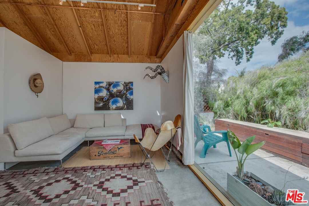 745 Navy St - Photo 4 of 24